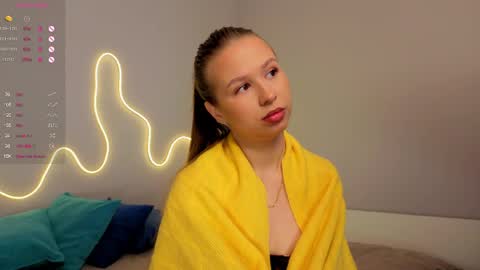 Snapshot of emma_clon chatting on May 16, 2026, 2:19 am Emma online show from May 16, 2026, 2:19 am
