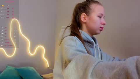 Snapshot of emma_clon chatting on May 24, 2026, 4:28 am Emma online show from May 24, 2026, 4:28 am