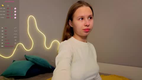 Snapshot of emma_clon chatting on May 25, 2026, 2:06 am Emma online show from May 25, 2026, 2:06 am
