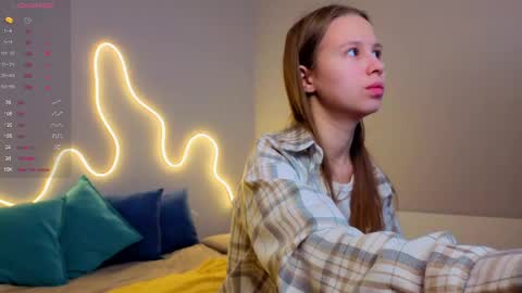 Snapshot of emma_clon chatting on June 2, 2026, 1:07 am Emma online show from June 2, 2026, 1:07 am