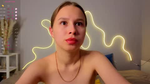 Snapshot of emma_clon chatting on June 5, 2026, 6:52 am Emma online show from June 5, 2026, 6:52 am