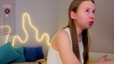 Snapshot of emma_clon chatting on June 7, 2026, 1:21 am Emma online show from June 7, 2026, 1:21 am