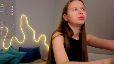Snapshot of emma_clon chatting on June 8, 2026, 1:50 am Emma online show from June 8, 2026, 1:50 am