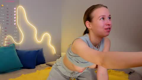 Snapshot of emma_clon chatting on June 11, 2026, 1:16 am Emma online show from June 11, 2026, 1:16 am