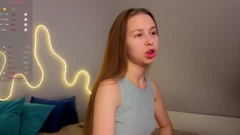 Snapshot of emma_clon chatting on June 12, 2026, 1:26 am Emma online show from June 12, 2026, 1:26 am