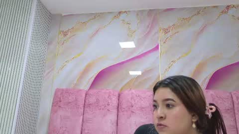 Snapshot of emma_curvy1 chatting on June 24, 2026, 3:05 am Emma online show from June 24, 2026, 3:05 am