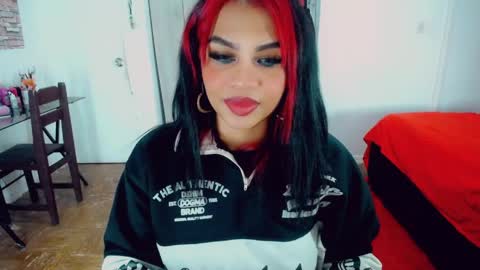 Snapshot of emma_diva chatting on June 10, 2026, 1:50 am emma online show from June 10, 2026, 1:50 am