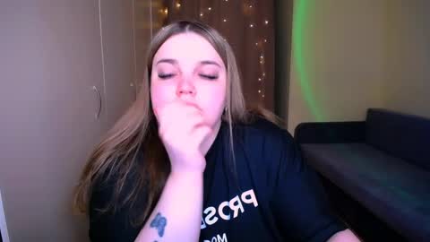 Snapshot of emma_dorn chatting on May 11, 2026, 12:55 pm Eva online show from May 11, 2026, 12:55 pm