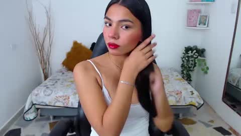 Snapshot of emma_faith chatting on June 15, 2026, 1:57 pm Emma online show from June 15, 2026, 1:57 pm