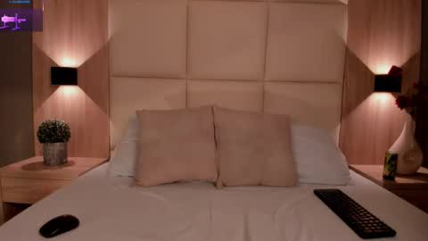 Snapshot of emma_fhox chatting on November 15, 2025, 3:04 am E M M A online show from November 15, 2025, 3:04 am