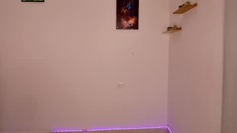 Snapshot of emma_hg1 chatting on February 28, 2025, 1:47 pm the girl of your dreams online show from February 28, 2025, 1:47 pm