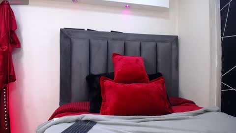 Snapshot of emma_jhomson chatting on September 16, 2025, 8:21 pm Emma 3 online show from September 16, 2025, 8:21 pm