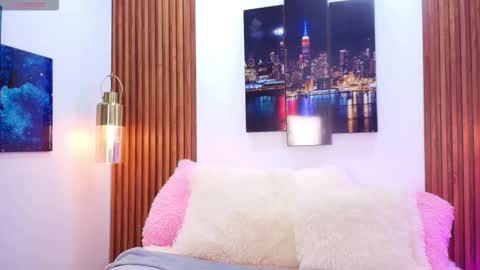 Snapshot of emma_jhomson chatting on September 18, 2025, 8:22 pm Emma 3 online show from September 18, 2025, 8:22 pm