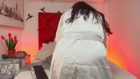 Snapshot of emma_jhomson chatting on February 24, 2026, 12:58 pm Emma 3 online show from February 24, 2026, 12:58 pm