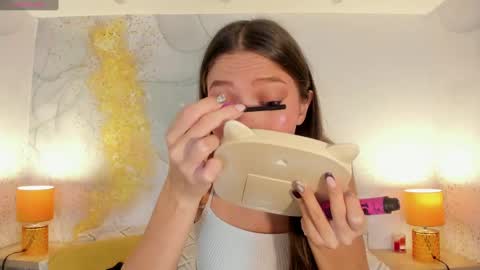 Snapshot of emma_jhoons chatting on November 5, 2025, 11:10 am emma_jhoons online show from November 5, 2025, 11:10 am