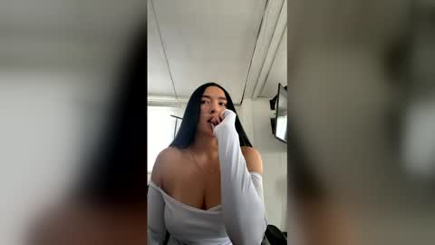emma_johnson_ online show from June 4, 2026, 4:24 pm