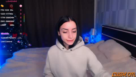 Snapshot of emma_jordan chatting on February 6, 2025, 12:37 pm Emma online show from February 6, 2025, 12:37 pm