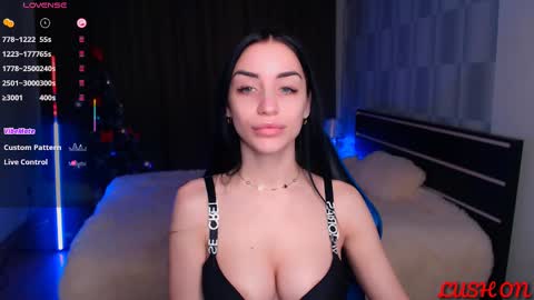 Snapshot of emma_jordan chatting on February 10, 2025, 1:33 pm Emma online show from February 10, 2025, 1:33 pm