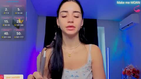 Snapshot of emma_jordan chatting on November 9, 2025, 11:19 am Emma online show from November 9, 2025, 11:19 am