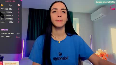 Snapshot of emma_jordan chatting on November 23, 2025, 10:48 am Emma online show from November 23, 2025, 10:48 am