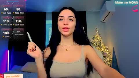 Snapshot of emma_jordan chatting on December 15, 2025, 8:40 am Emma online show from December 15, 2025, 8:40 am