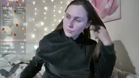 emma_just online show from November 27, 2025, 8:44 pm