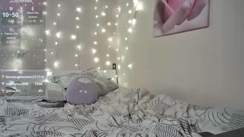 emma_just online show from December 15, 2025, 9:24 am