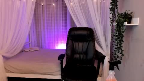 Snapshot of emma_lirys chatting on July 11, 2026, 9:56 am Emma online show from July 11, 2026, 9:56 am