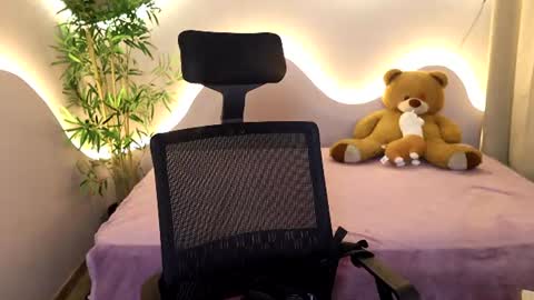 Snapshot of emma_lirys chatting on July 15, 2026, 1:44 am Emma online show from July 15, 2026, 1:44 am
