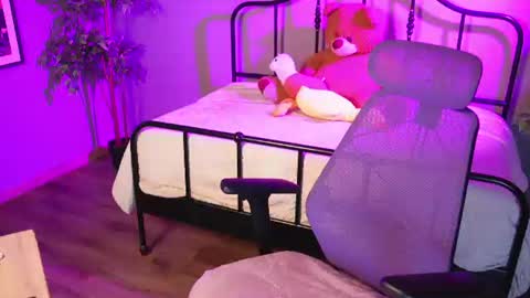 Snapshot of emma_lirys chatting on August 8, 2026, 9:28 pm Emma online show from August 8, 2026, 9:28 pm