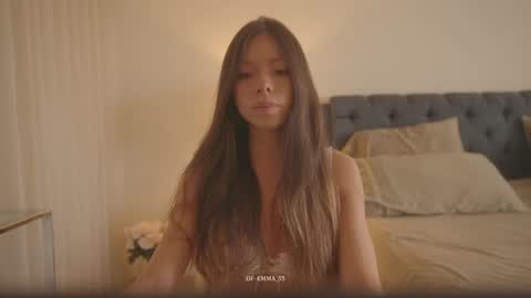 emma_lu1 online show from March 12, 2026, 4:13 pm