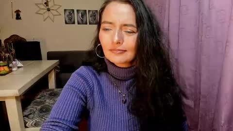 Snapshot of emma_luxy chatting on June 5, 2026, 3:35 am emma luxy online show from June 5, 2026, 3:35 am