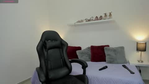 Emma  online show from November 14, 2025, 12:15 pm