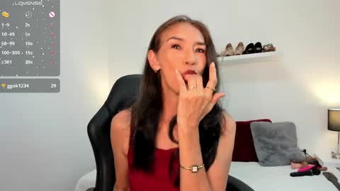 Snapshot of emma_mendoza chatting on May 8, 2026, 11:37 am Emma online show from May 8, 2026, 11:37 am