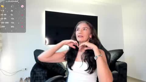 Snapshot of emma_mendoza chatting on June 19, 2026, 11:25 am Emma online show from June 19, 2026, 11:25 am