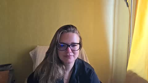 Snapshot of emma_misty_ chatting on October 3, 2025, 6:21 am emma_misty_ online show from October 3, 2025, 6:21 am