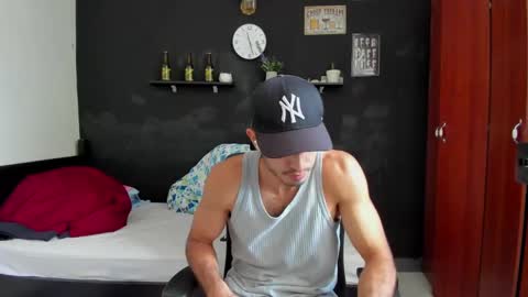 Snapshot of emma_muscle_ chatting on February 17, 2025, 5:21 pm emma online show from February 17, 2025, 5:21 pm