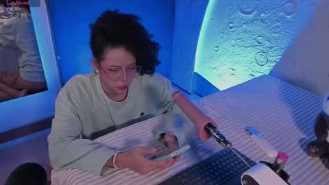     online show from February 6, 2025, 10:04 am