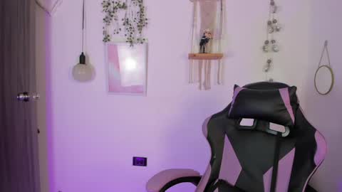 Emma online show from May 27, 2026, 2:52 am