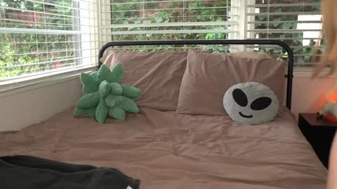 Snapshot of emma_ruby chatting on December 27, 2024, 5:05 pm Emma Ruby online show from December 27, 2024, 5:05 pm