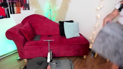 emma online show from October 10, 2025, 11:31 am