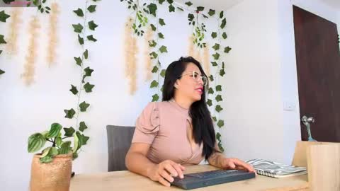 Emma Sanz online show from May 2, 2026, 1:49 pm