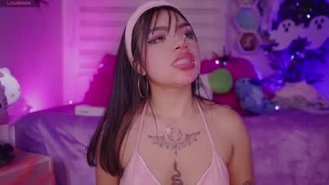 Snapshot of emma_soffia_ chatting on October 7, 2025, 8:06 pm EMMA online show from October 7, 2025, 8:06 pm