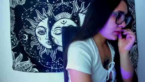 Snapshot of emma_timli1 chatting on November 12, 2025, 8:30 pm Emma online show from November 12, 2025, 8:30 pm