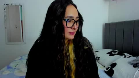 Snapshot of emma_timli1 chatting on April 17, 2026, 1:41 am Emma online show from April 17, 2026, 1:41 am