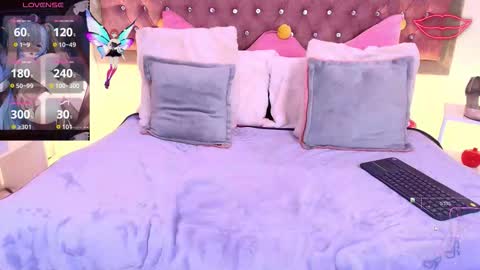 Snapshot of emma_wilder chatting on November 22, 2025, 8:52 pm neko online show from November 22, 2025, 8:52 pm