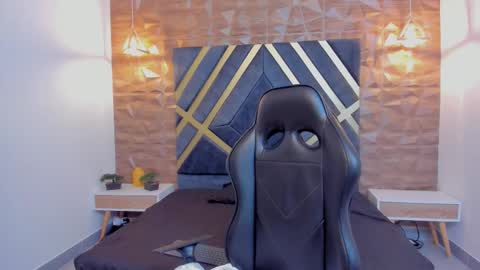 Snapshot of emmaa_white_ chatting on November 11, 2025, 5:24 pm EMMA online show from November 11, 2025, 5:24 pm