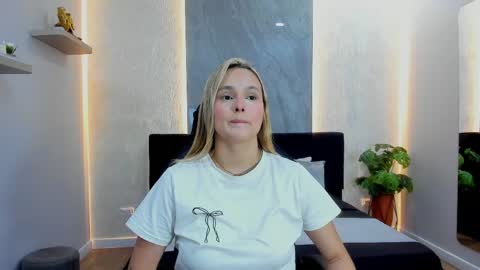 Snapshot of emmaa_white_ chatting on May 25, 2026, 5:41 pm EMMA online show from May 25, 2026, 5:41 pm