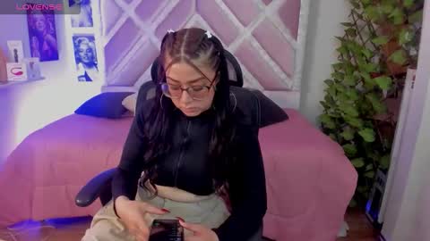 Snapshot of emmaaa69 chatting on December 17, 2025, 10:27 pm emmaaa69 online show from December 17, 2025, 10:27 pm