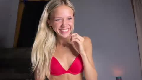 Snapshot of emmaabennett chatting on July 2, 2026, 2:44 am Emma Bennett online show from July 2, 2026, 2:44 am
